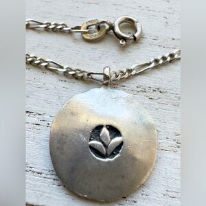 Vintage 925 Sterling Silver Figaro Chain W/ Medal Pendant Chain Necklace 16.75”